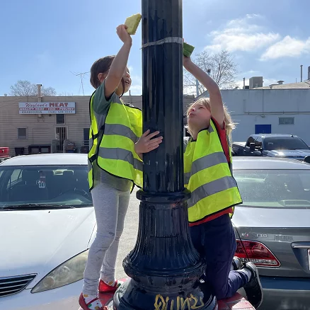 kids cleaning graffiti